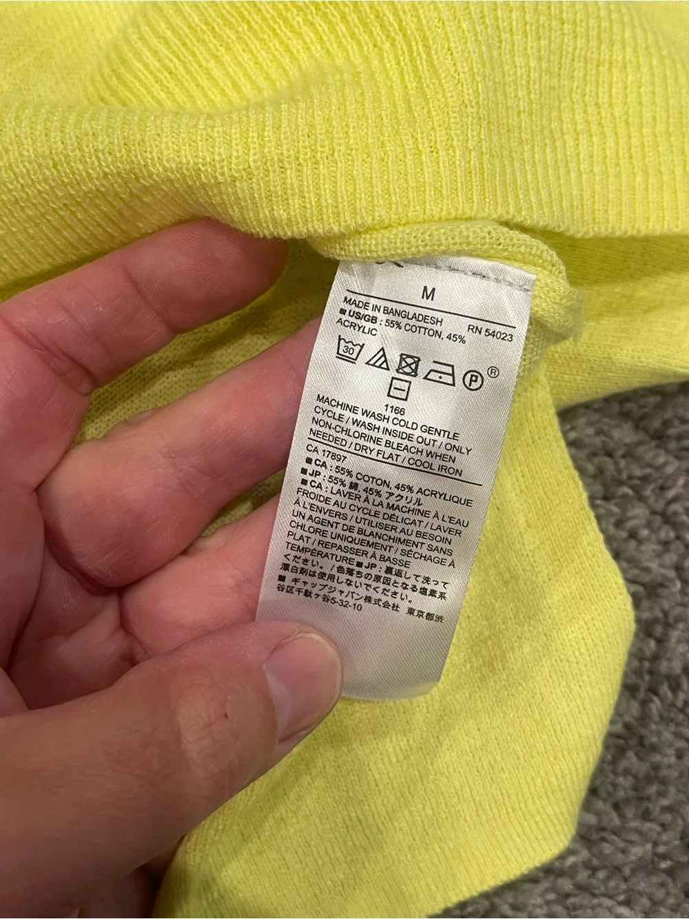 Banana Republic Yellow V-Neck Lightweight Sweater | Size M - Picture 3 of 4